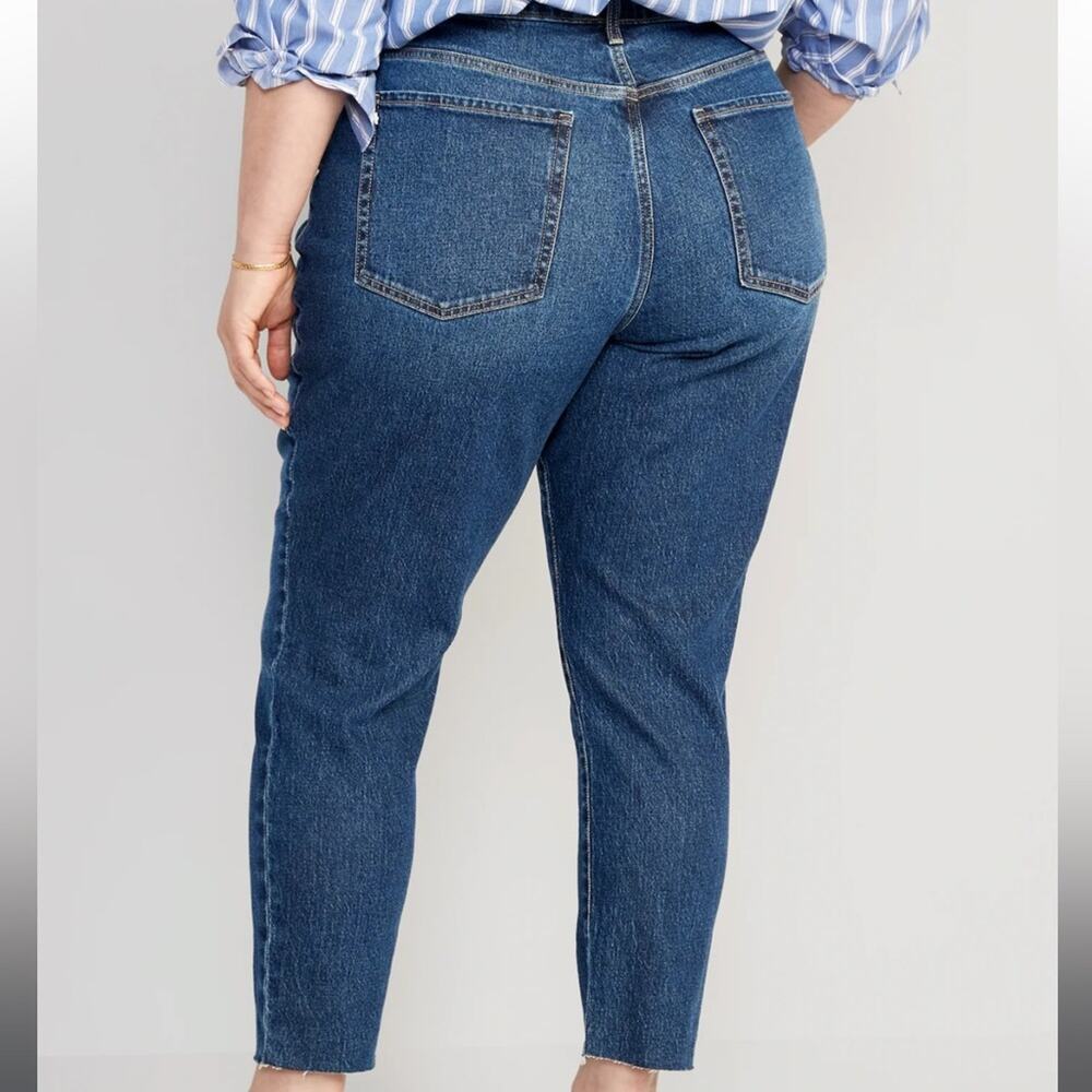 Old Navy Curvy High-Waisted Button-Fly OG Straight Cut-Off Ankle Jeans - Picture 2 of 16